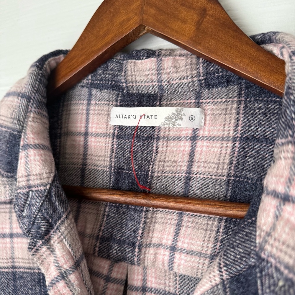Altar’d State Pink & Gray Cozy Cotton Blend Flannel Plaid Button Up Size Small - Picture 5 of 6